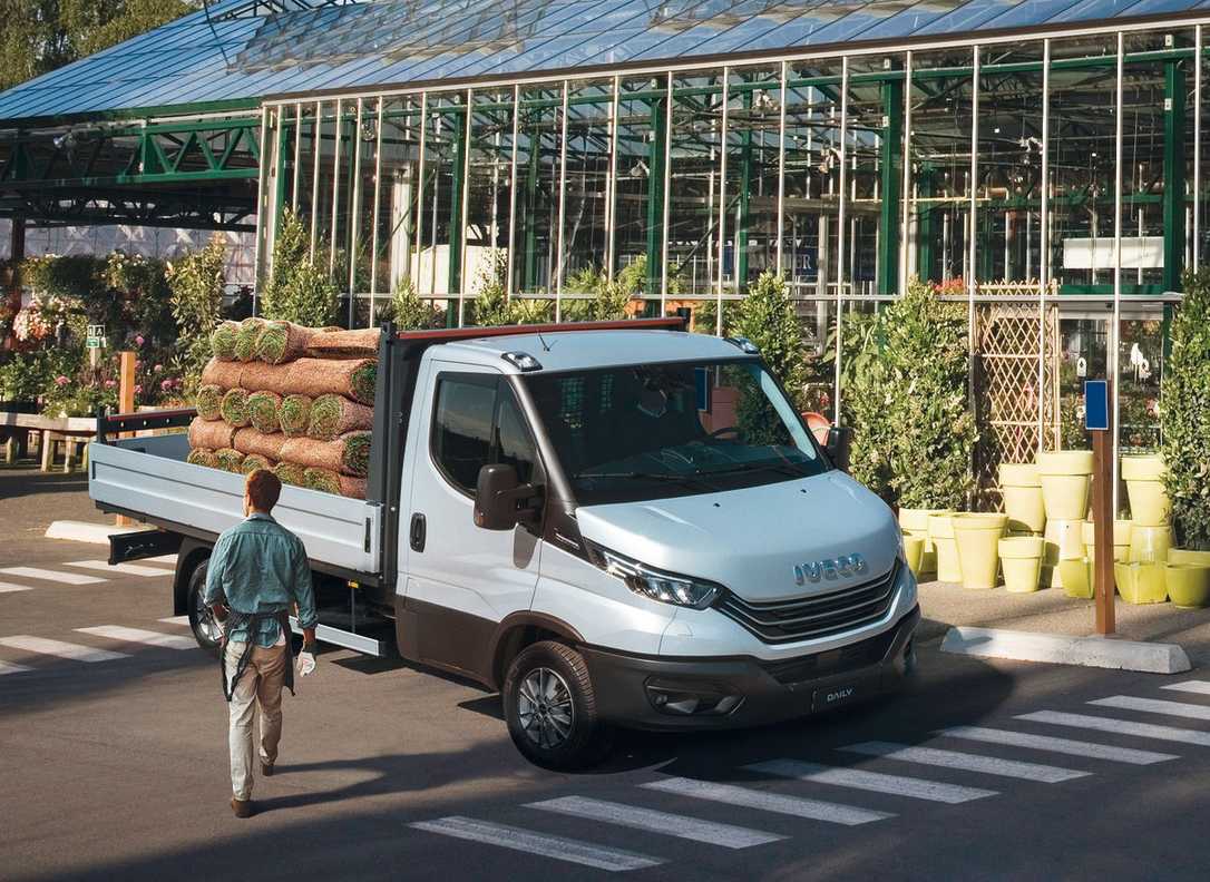 Transporter mit Pritsche für den Gartenbau