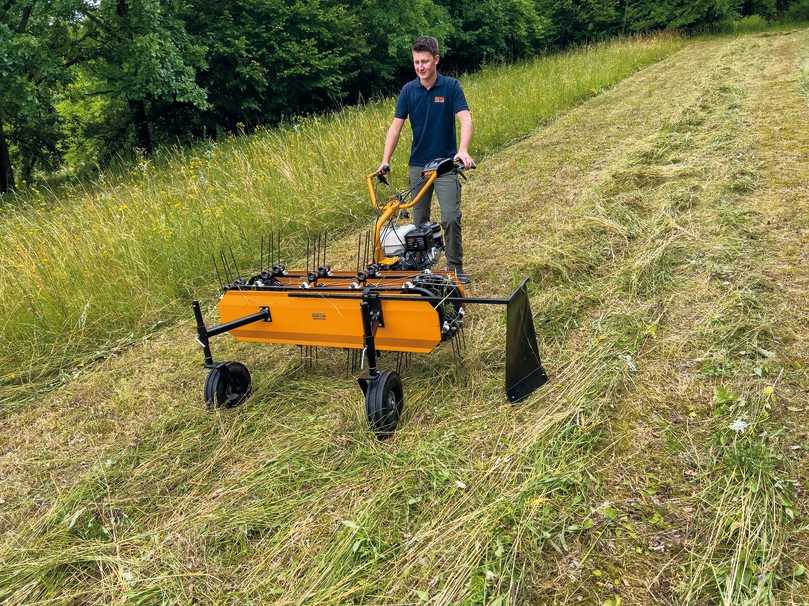 Der Anbau-Bandrechen von AS-Motor eignet sich zum Wenden oder Schwaden. | Foto: AS-Motor