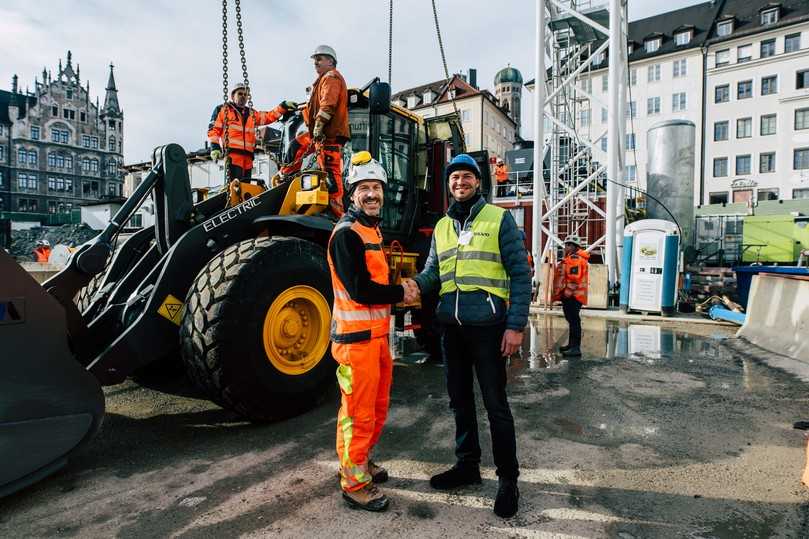 Reinhold Boiger (links), Oberbauleiter Tunnelbau der Arge Marienhof, und Jascha Henjes, Volvo CE Key Account Manager. | Foto: Volvo CE Reinhold Boiger (links), Oberbauleiter Tunnelbau der Arge Marienhof, und Jascha Henjes, Volvo CE Key Account Manager. | Foto: Volvo CE