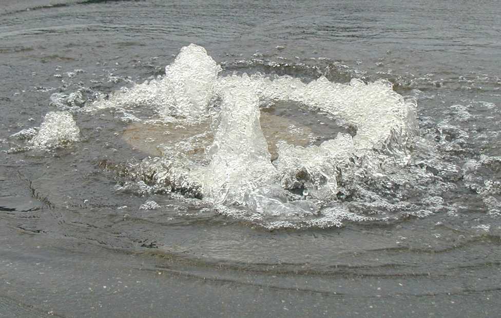 Starkregen schwemmt Schachtdeckel weg - GET zu Staudruck im Kanalnetz