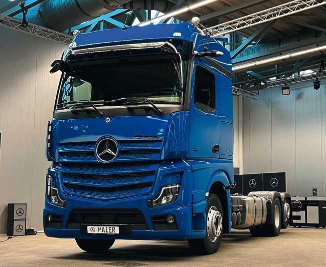 Das Topmodell Actros L mit Verbrenner wartet mit Mirror-Cams, Multimediacockpit und vielen Assistenzsystemen auf. | Foto: Daimler Truck AG