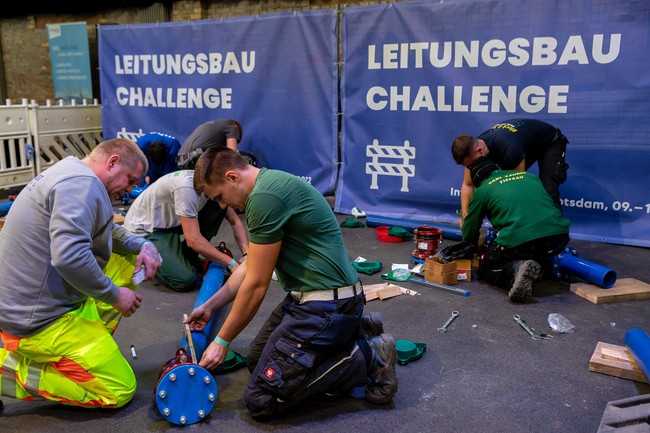 Nachwuchskräfte in Aktion bei der Leitungsbau-Challenge | Foto: Aquanet