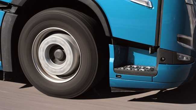 Das Reifendruckkontrollsystem überwacht die Reifen und warnt bei zu starkem Druckverlust. | Foto: Volvo Trucks