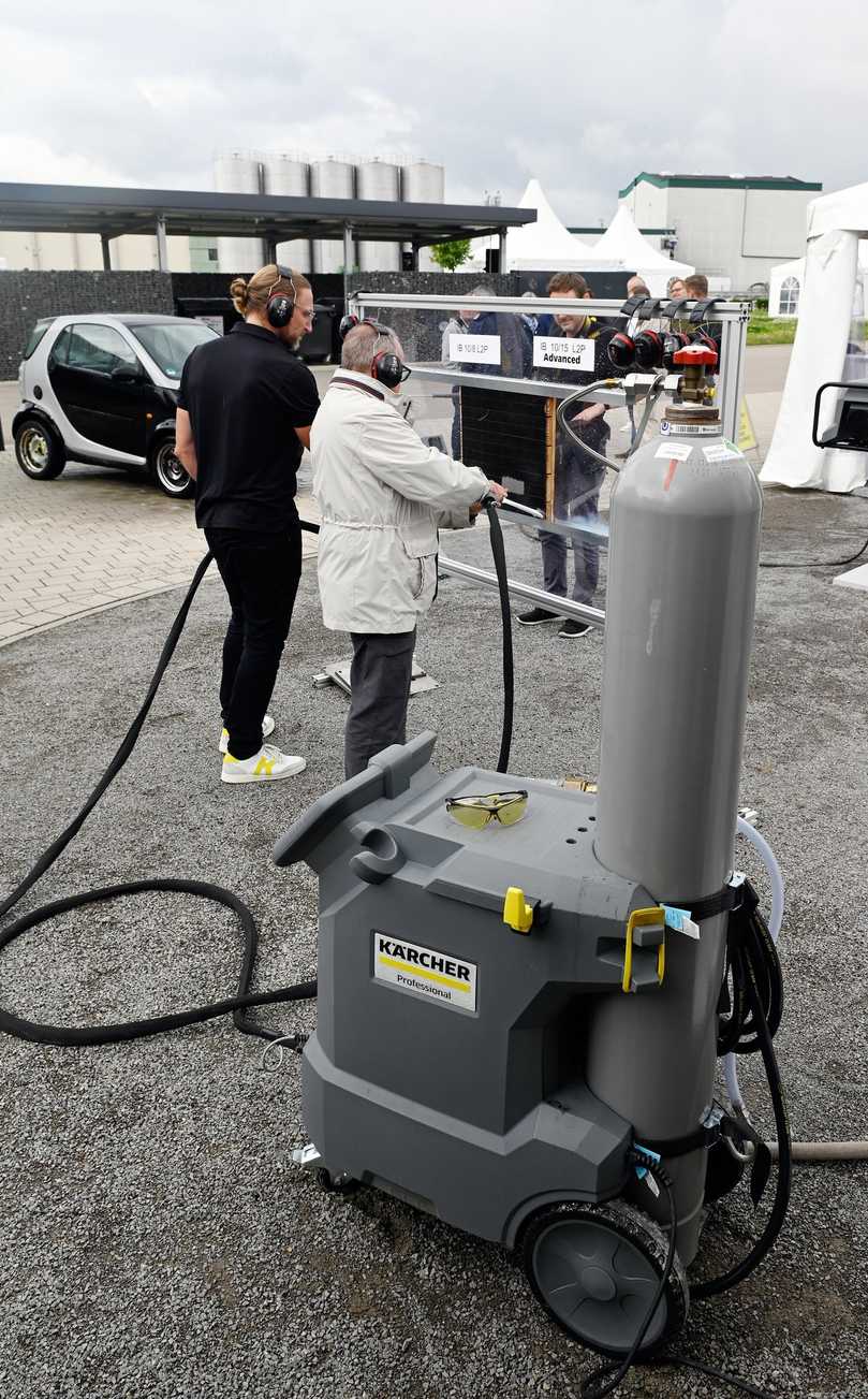 Das leistungsstärkere Trockeneis-Strahlgeräte Kärcher IB 10/15 L2P Advanced soll 2024 für 15.000 bis 17.000 Euro zu haben sein. | Foto: QUATEX