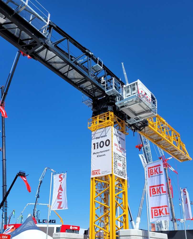 Der TLS 1100 50T bietet bis zu 50 Tonnen Traglast,
eine maximale Ausladung von 86 Metern und Hakenhöhen bis 92 Meter - 6 Stück davon orderte BKL. | Foto: bb Der TLS 1100 50T bietet bis zu 50 Tonnen Traglast,
eine maximale Ausladung von 86 Metern und Hakenhöhen bis 92 Meter - 6 Stück davon orderte BKL. | Foto: bb