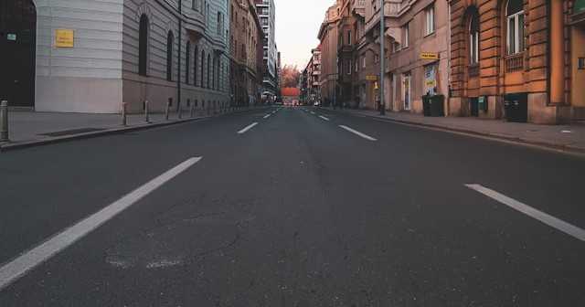 "Die Novelle des Sächsischen Straßengesetzes ist ein klares Zeichen für mehr Tempo bei der Ertüchtigung unserer Verkehrsinfrastruktur. Wir schaffen die rechtlichen Grundlagen, damit Sanierungsprojekte bei Straßen, Brücken und Stützmauern schneller umgesetzt, eine Reihe von Radwegen einfacher geplant und Mobilfunknetze zügiger ausgebaut werden können," so Verkehrsministerin Regina Kraushaar.