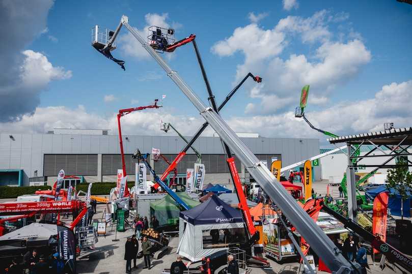 Beeindruckende Ausstellungsbeiträge auch im Außenbereich der Baumpflege-Messe. | Foto: Forum Baumpflege GmbH & CO KG