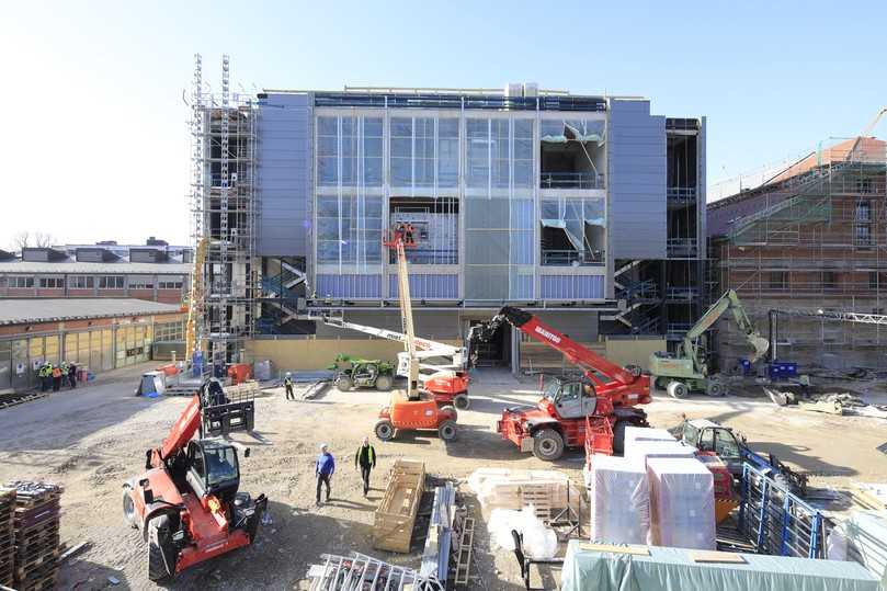 Der Interims-Gasteig in der Bauphase: Die engen Platzverhältnisse machten eine besonders ausgeklügelte Logistik erforderlich. | Foto: Nüssli Gruppe/Manfred Jahreiss