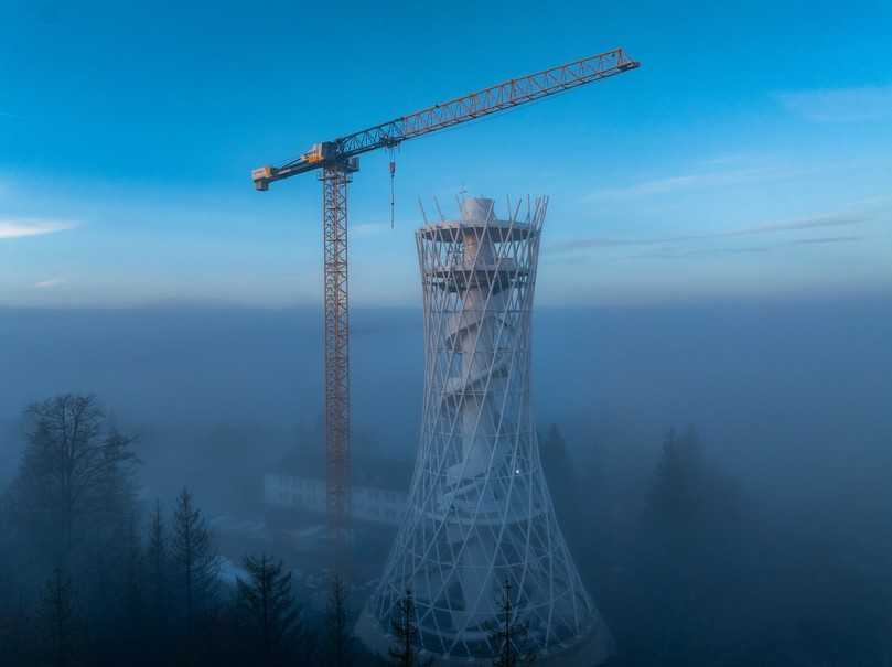 452 Tonnen Stahl formen die markante Silhouette des neuen Aussichtsturms im Harz. | Foto: Liebherr