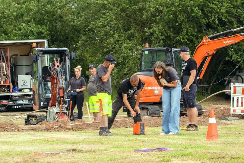 Zum ersten Mal auch viel Lady-Power beim L-Team X-Tools Nanodrill-Wettbewerb | Foto: L-Team Baumaschinen Zum ersten Mal auch viel Lady-Power beim L-Team X-Tools Nanodrill-Wettbewerb | Foto: L-Team Baumaschinen