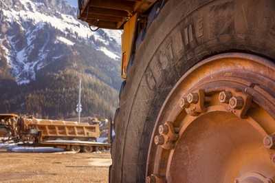 Bridgestone zeigt neuen Muldenreifen für maximale Traktion