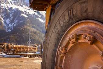Bridgestone zeigt neuen Muldenreifen für maximale Traktion