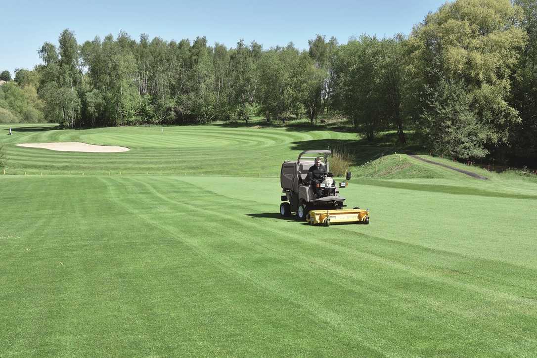 Müthing Schlegelmulcher spielen Stärken auch in Golf- und Sportplatzpflege aus