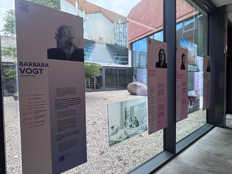 Einblick in die Ausstellung „Frauen bauen!“: Porträts und Projekte von Architektinnen verschiedener Generationen. | Foto: B_I MEDIEN/Mira Jacobsen Einblick in die Ausstellung „Frauen bauen!“: Porträts und Projekte von Architektinnen verschiedener Generationen. | Foto: B_I MEDIEN/Mira Jacobsen