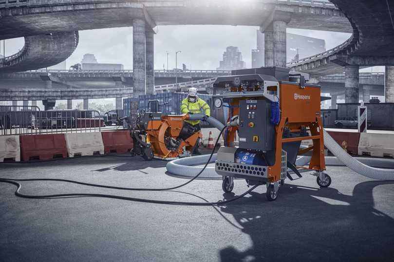 Husqvarna Kugelstrahlmaschinen eignen sich zur Entfernung von Beschichtungen, Markierungen und Gummi auf Autobahnen einsetzen. Geeignet sind sie auch für die Verbesserung der Griffigkeit von Straßen. | Foto: Husqvarna Construction