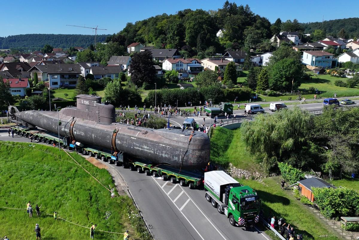 Rund 500 Tonnen bewegen sich Richtung Sinsheim - ca. 350 Tonnen wiegt das U-Boot und 150 Tonnen der Tieflader. | Foto: Auto - Technik - Museum e.V.